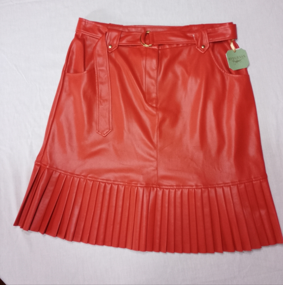 NWT Ryegrass Super Soft Faux Leather Pleated Hem Skirt With Belt